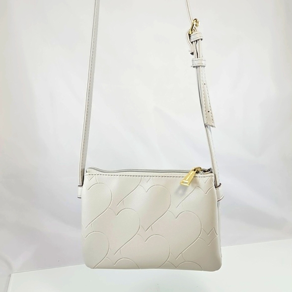 New! Juicy Couture Cream Heart Crossbody Bag - Picture 4 of 16